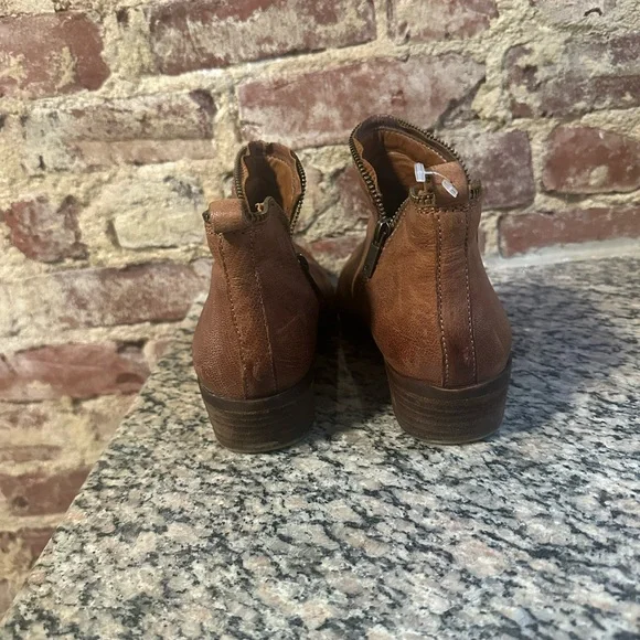 LUCKY BRAND BROWN LEATHER ANKLE HEEL BOOT 8.5 - Picture 3 of 6